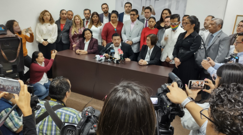 Reforma para ser  Veracruzanos con cinco años de residencia efectiva está aprobada, dice Gómez Cazarín, bajo el coro de ¡Gobernadora! de homólogos de Morena PVEM y PT
