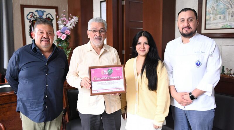 Entrega Consejo GastronómicoVeracruzano reconocimiento a Alberto Islas