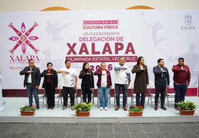 Daniela Griego abanderó a deportistas de la Delegación Xalapa que competirán en la Olimpiada Estatal