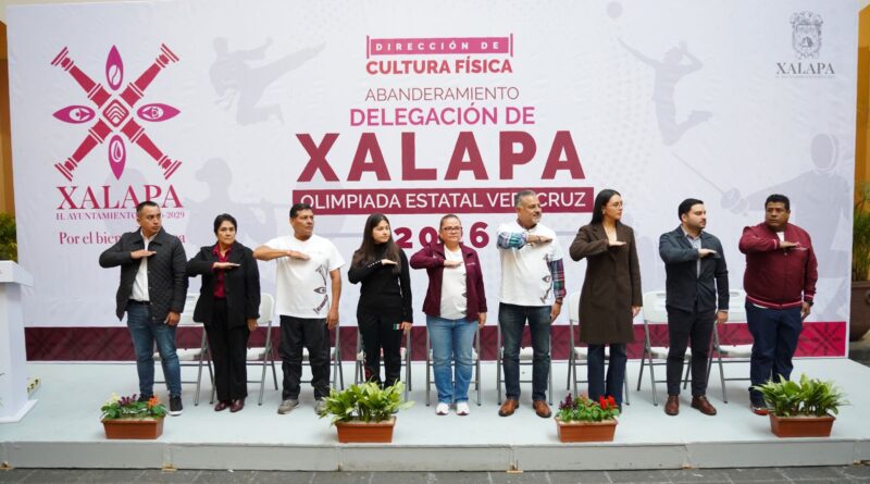 Daniela Griego abanderó a deportistas de la Delegación Xalapa que competirán en la Olimpiada Estatal