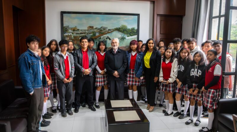 Alberto Islas, promotor dela educación, el deporte y la cultura