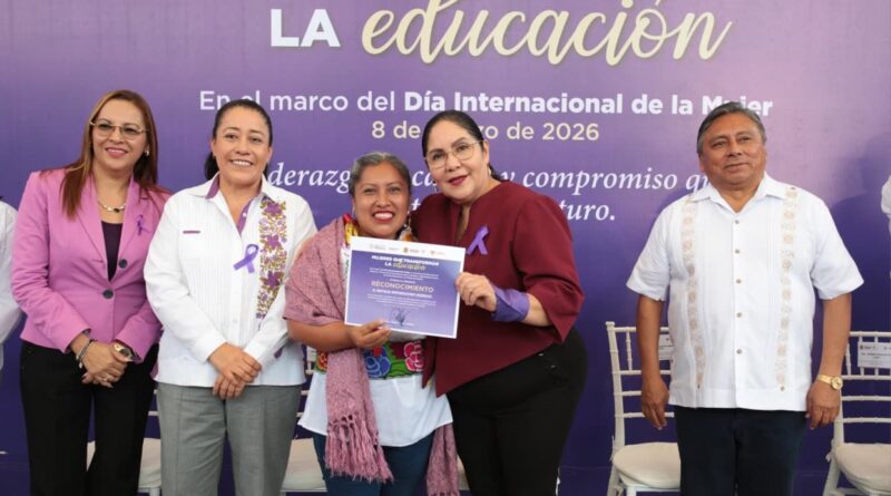 🟣SEV reconoce a 34 trabajadoras que transforman la educación en Veracruz