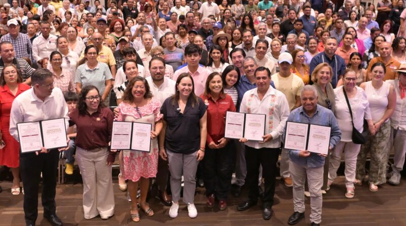Reciben 648 familias veracruzanas constancias de finiquito de créditos FOVISSSTE